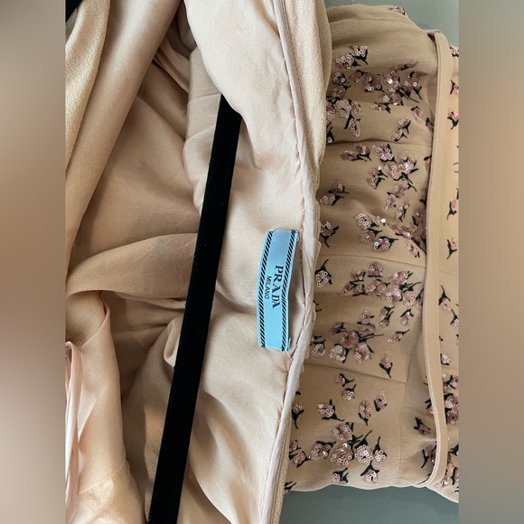 Prada dress - Picture 4 of 9